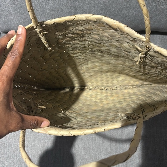 Natural woven banana leaf bag - Picture 3 of 5